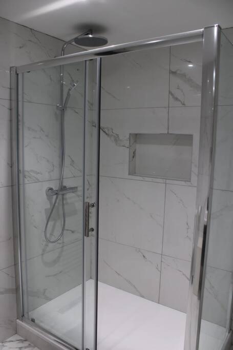 5 Star Apartment Лондон Экстерьер фото